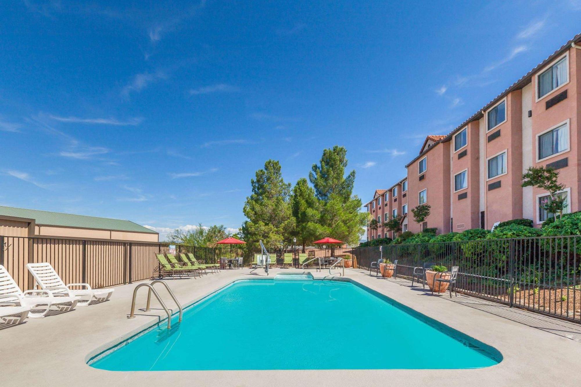Days Inn By Wyndham Camp Verde Arizona Exterior photo