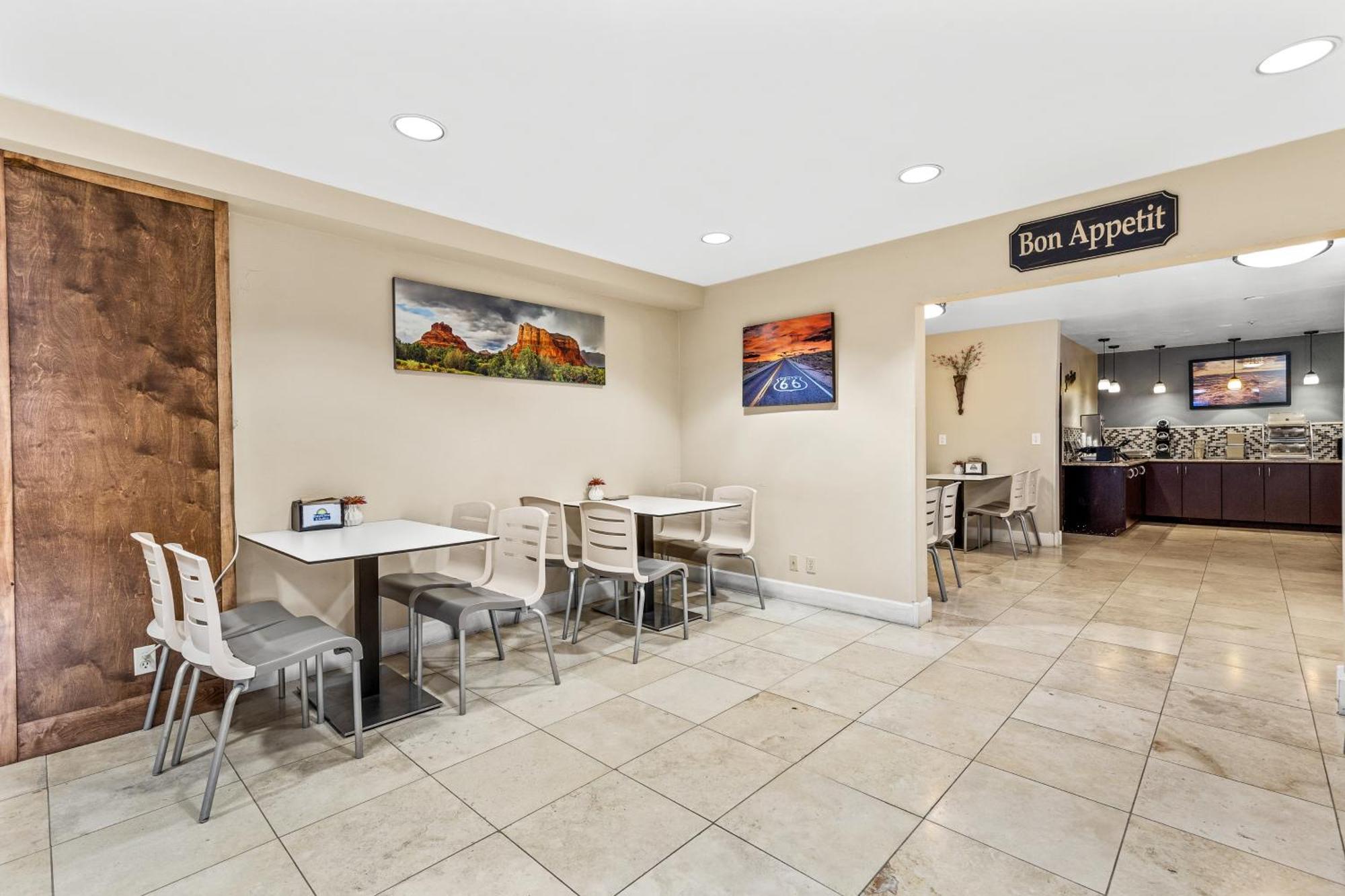 Days Inn By Wyndham Camp Verde Arizona Exterior photo